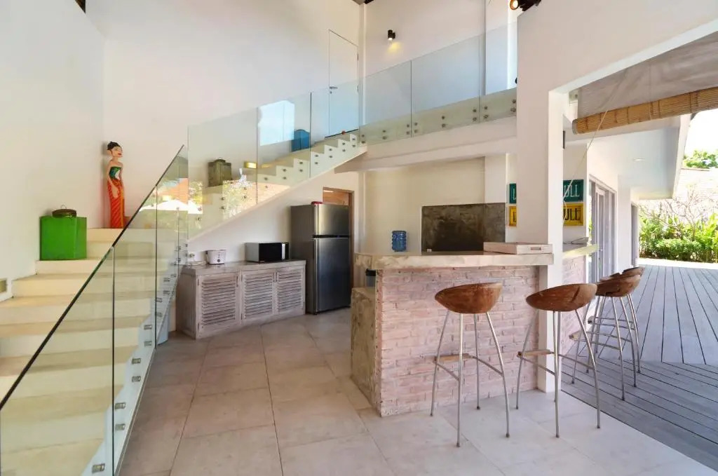 "stunning 4 Bedrooms Private Pool Villa in Canggu"