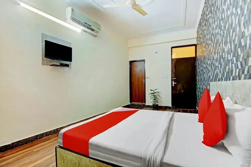 The Rosewood Hotel by OYO Rooms