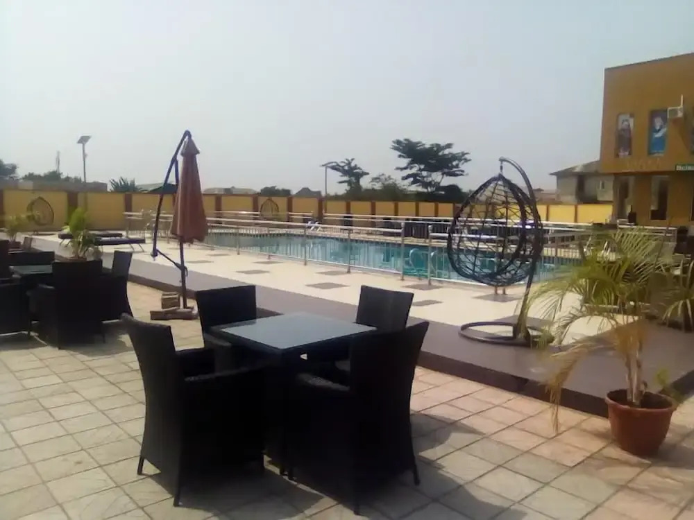 AM 2 PM Hotel and Suites