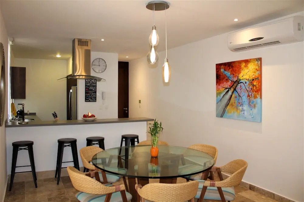 High-end comfort 2BR Condo with pool access by Happy Address
