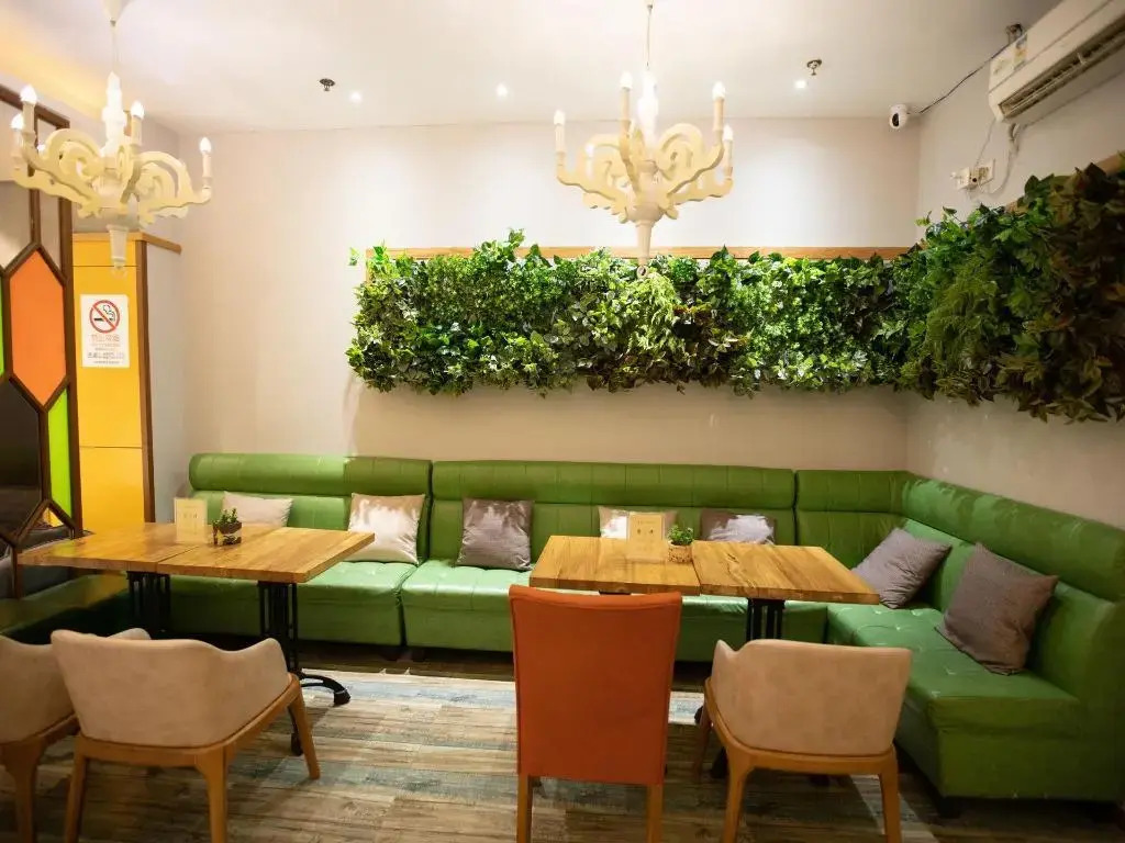 7 Days Premium Hotel Shanghai Xujiahui Longhua Road Metro station