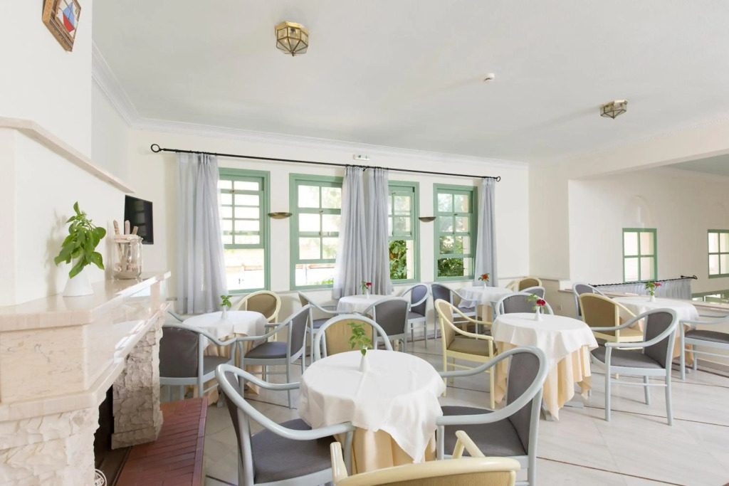 Samaina Port Hotel