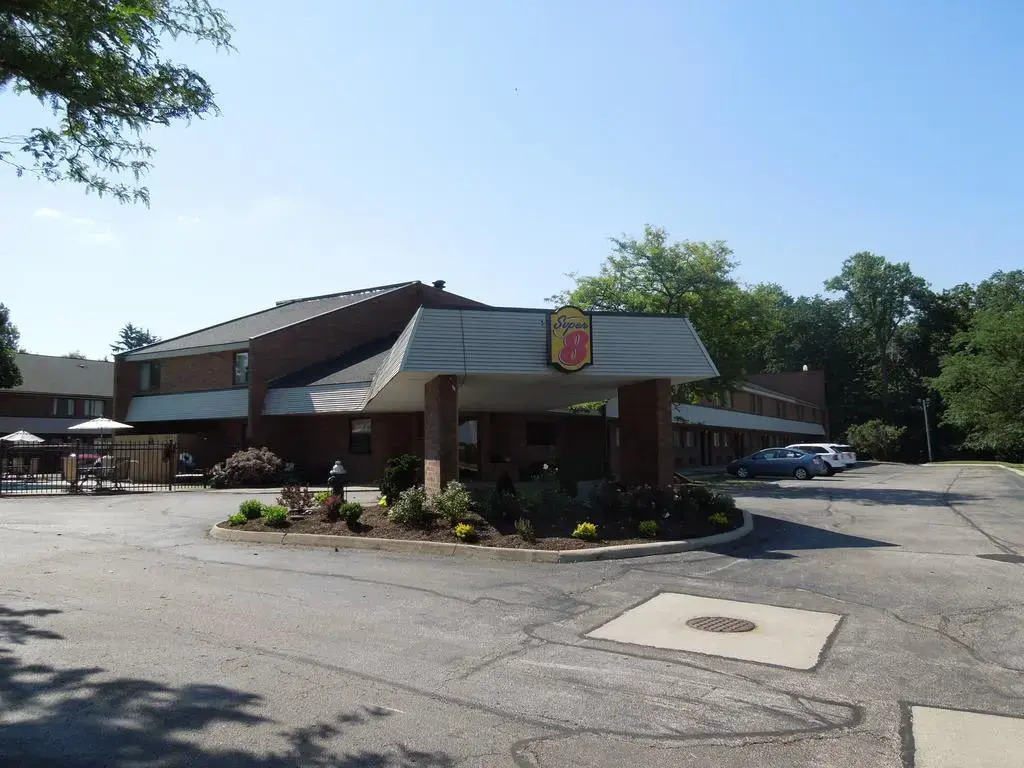 Super 8 Beachwood
