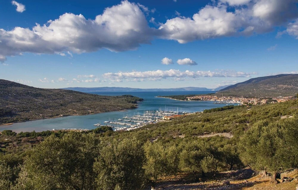 Stunning Apartment in Cres With Wifi and 2 Bedrooms