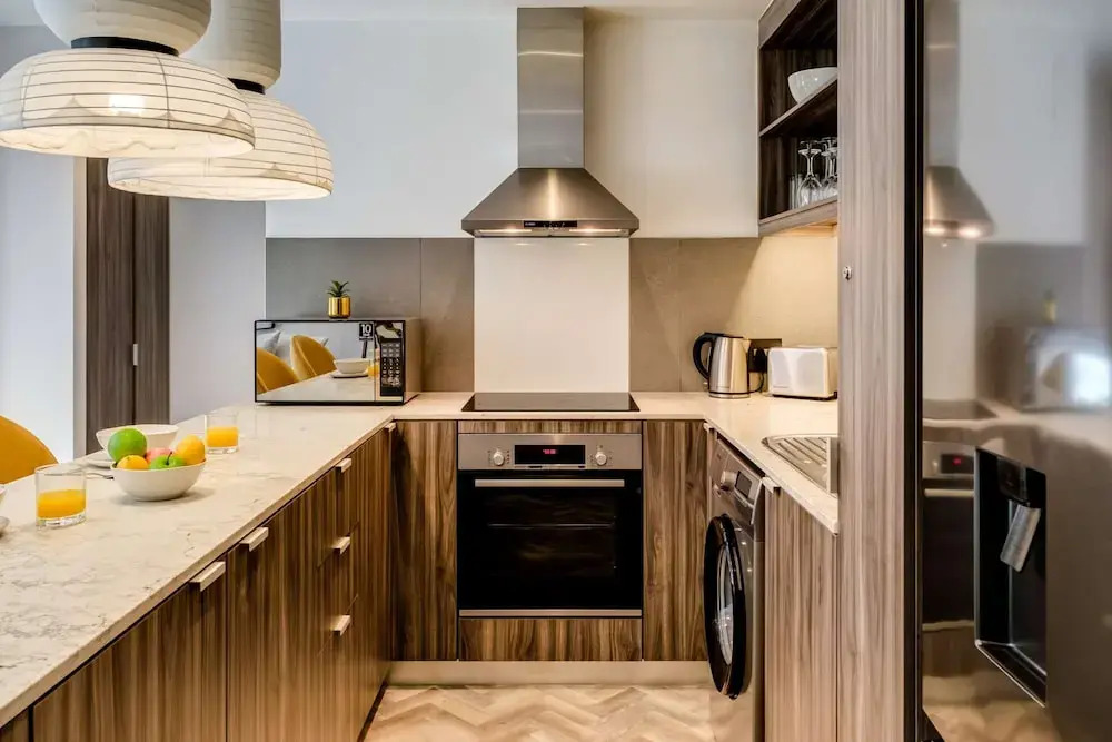 Contemporary Comfort at City Suite 905
