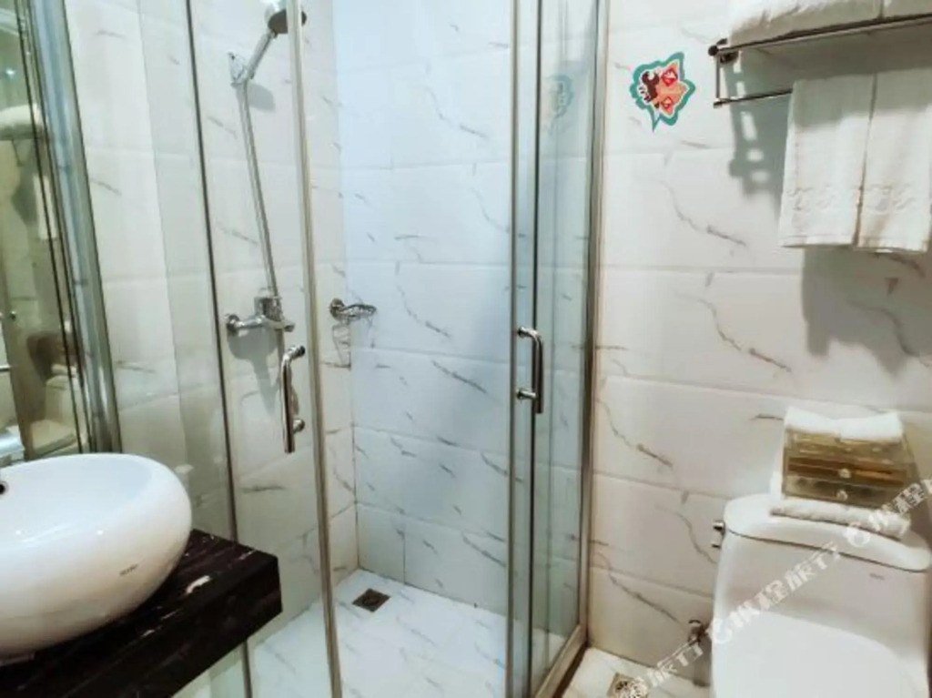 Shenzhen Bolang Hotel (Xintangwei Metro Station)