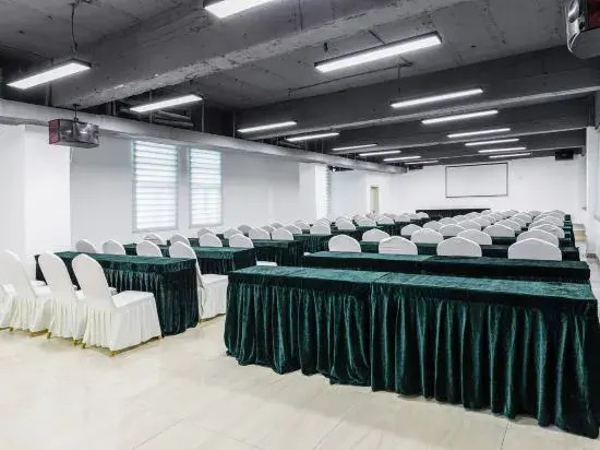 Zhufangzi Cinema Hotel (Anyue Beimenkou)