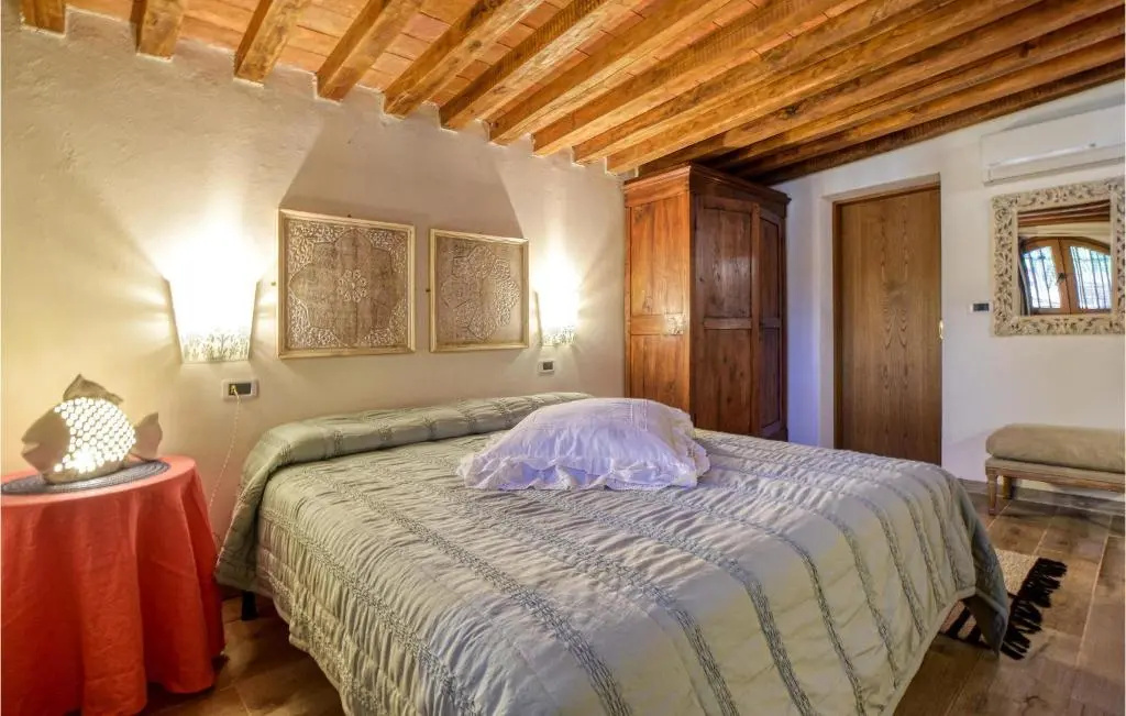 Lovely Home In Castiglione Della Pesc
