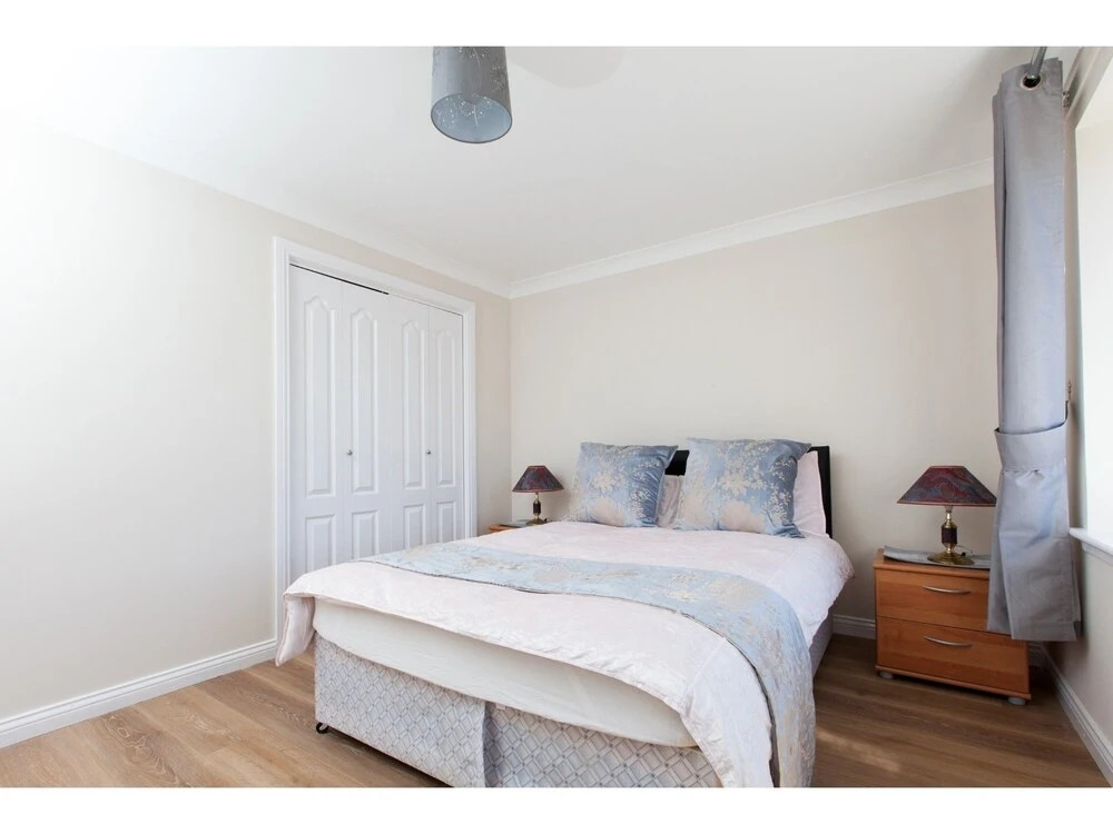 Lovely Upgraded Modern Flat in North Edinburgh