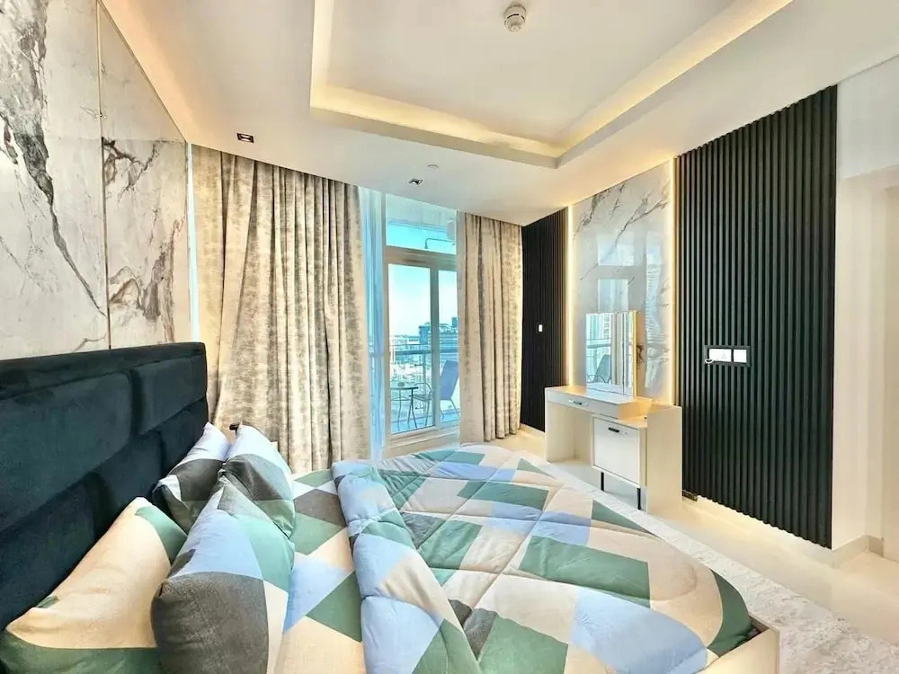 Elegant 1BR with Downtown & Burj Views