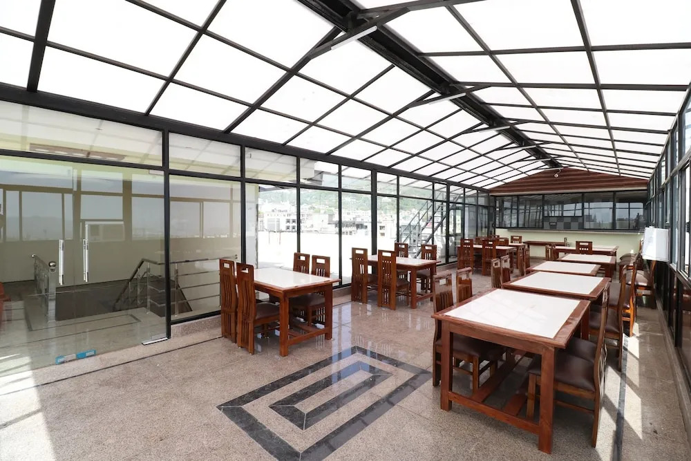 Oyo 37959 Hotel Royal Stay