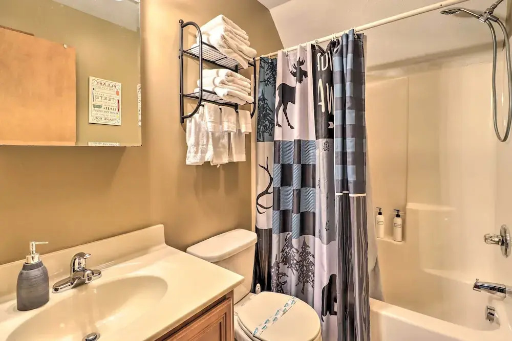 Near Lake & Hiking: Pocono Home w/ Hot Tub