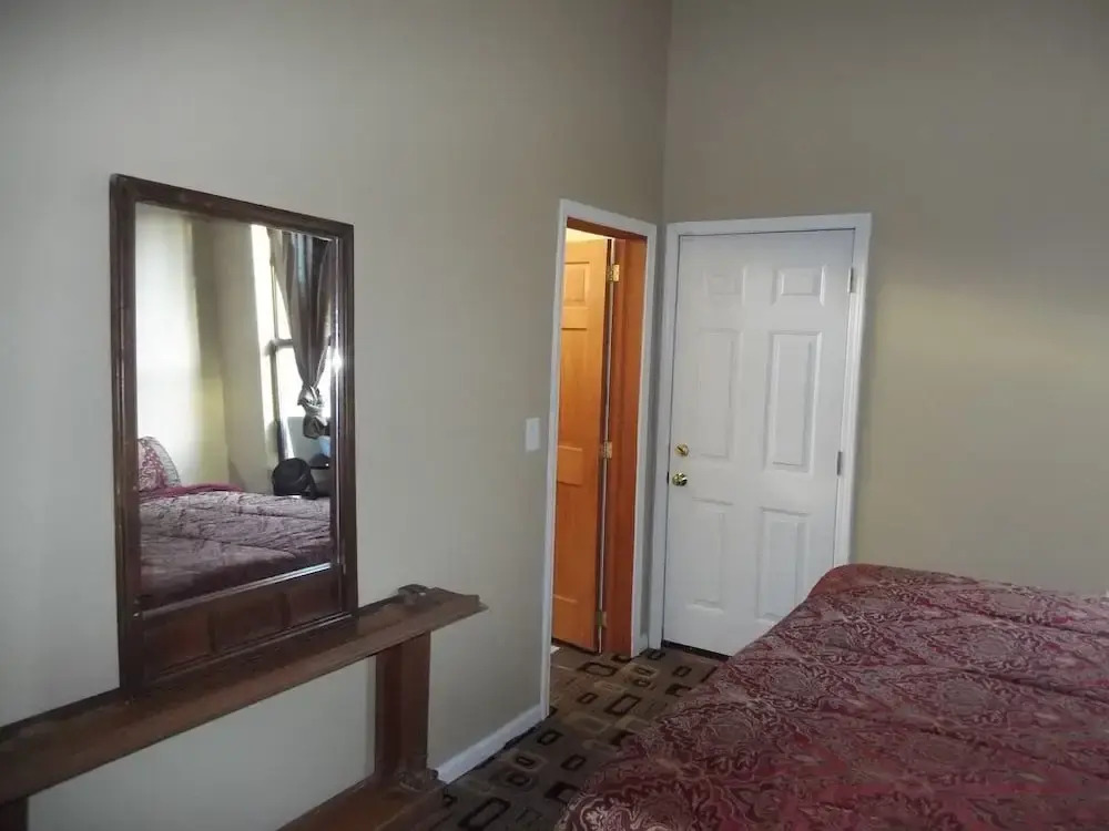 Bucktown, Urban Luxury and Convenience, Near L Train Stop at Western