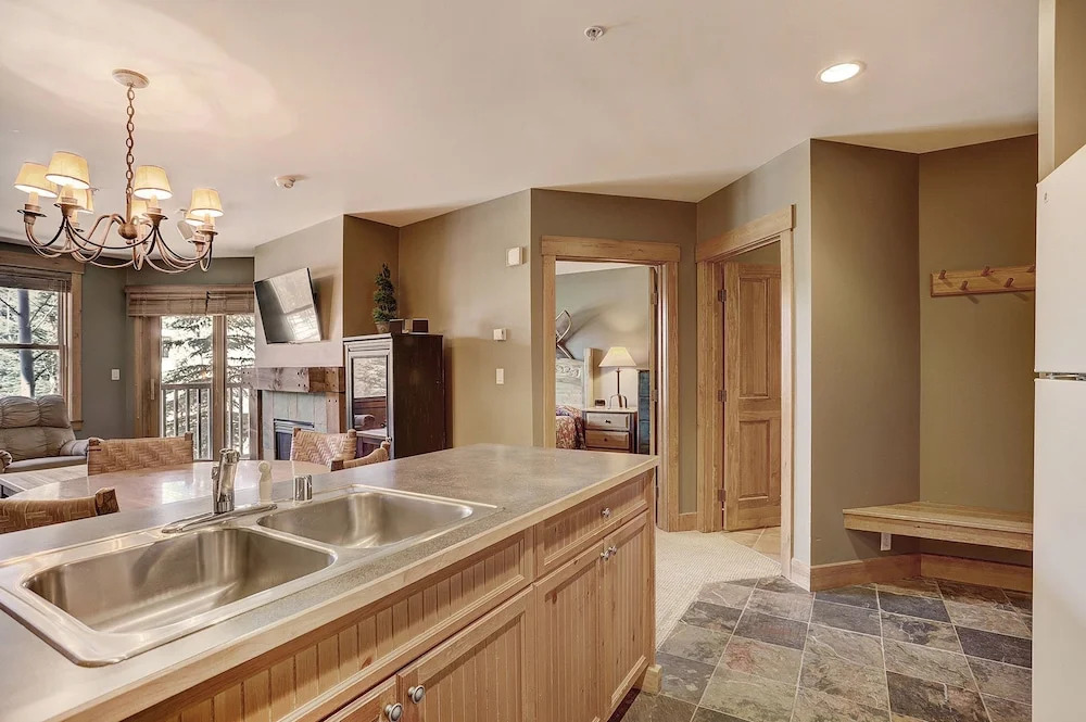8843 The Springs 2 Bedroom Condo