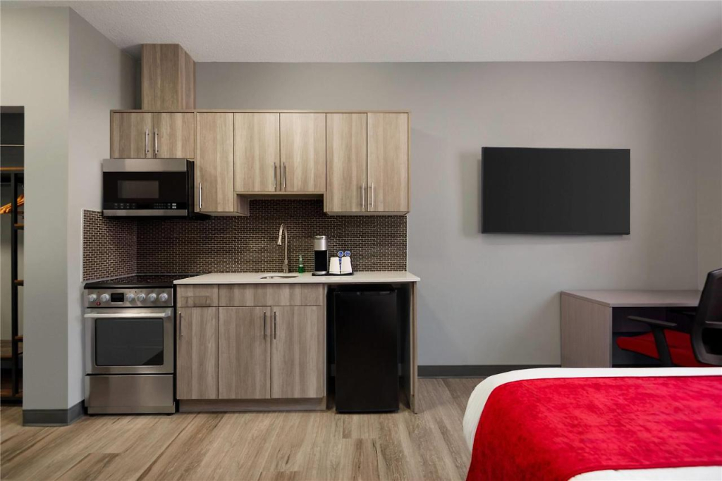 Ramada by Wyndham West Edmonton Hotel & Suites