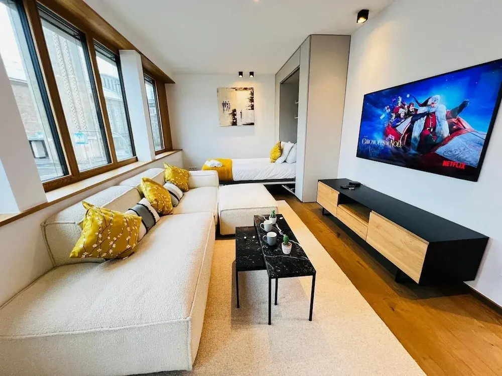 Beautiful one bedroom w balcony&parking