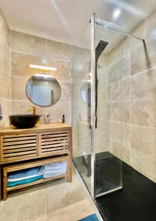 "Chez Jules" Spacious apt with 2 balconies in Marseille