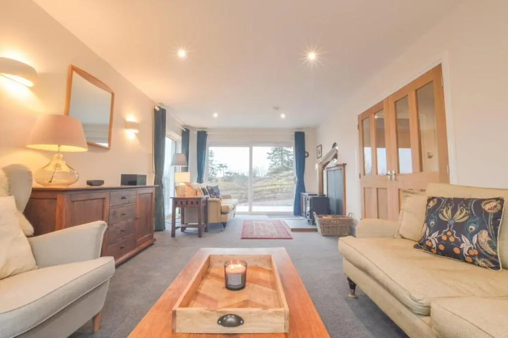 Blackmount House