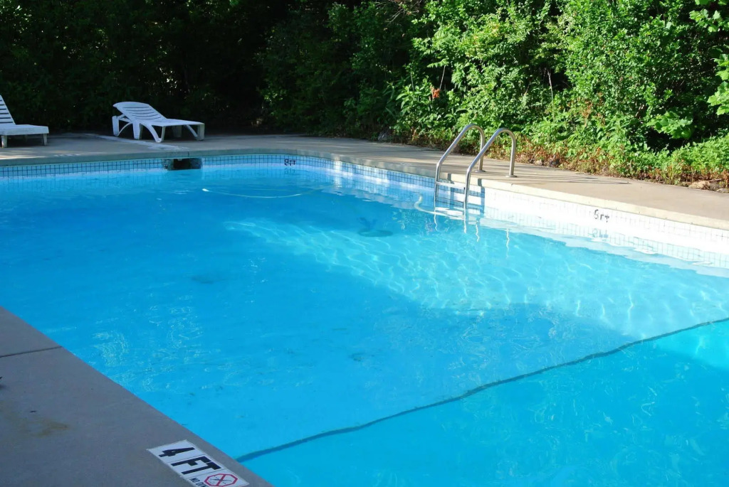 RoseWood Inn