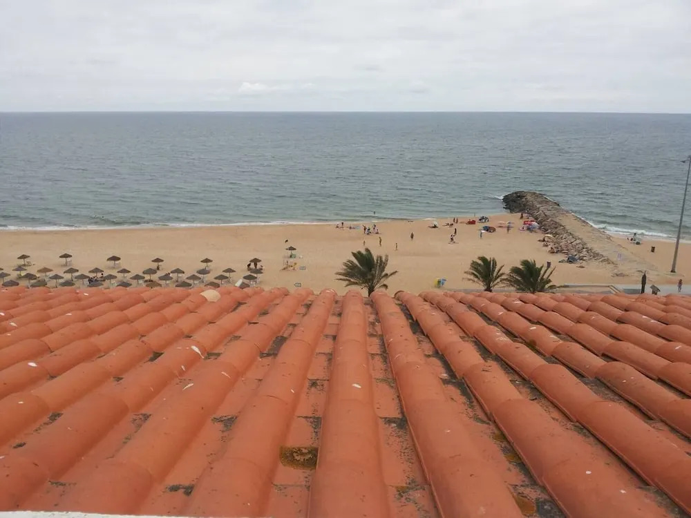 Quarteira 1-bed, Sleeps 4, Parking, 1 min to Beach