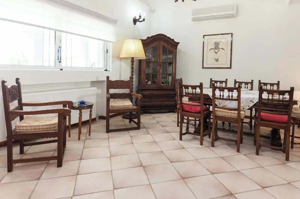 Deluxe 3 Bd House near Lagonisi w Garden