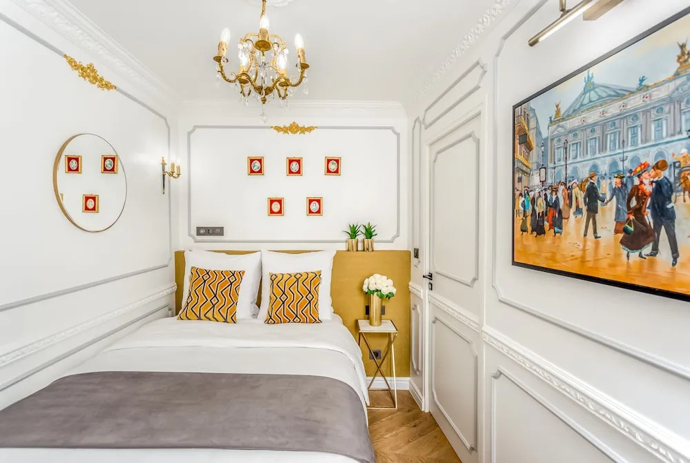 Luxury 2 bedroom 2.5 bathroom Louvre