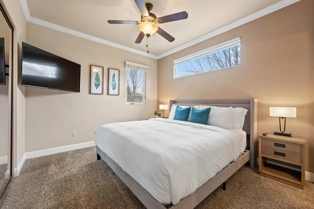Luxury 2BR 2BA Apartment With Pool Gym Theater