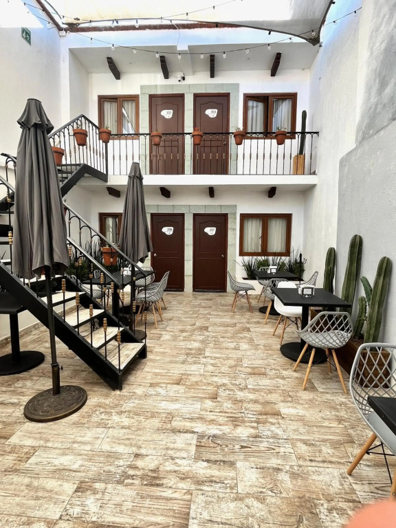 Casa 14 Hotel & Café