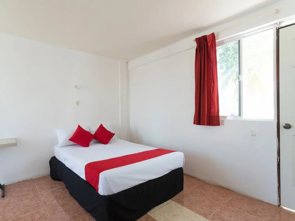 HOTEL LOS CEDROs