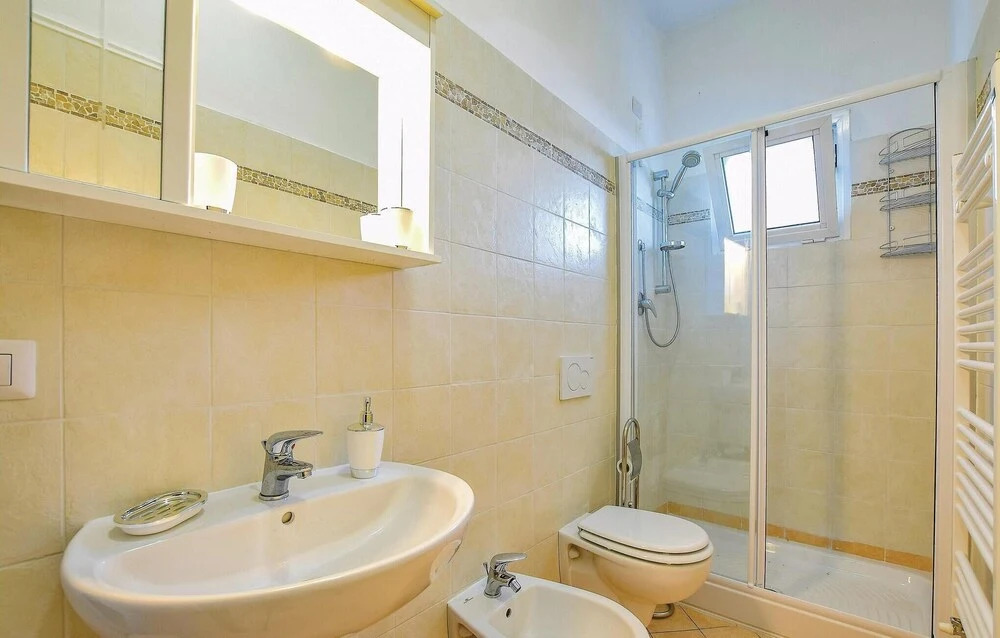 Awesome Apartment in Bracco - Moneglia With 1 Bedrooms and Wifi
