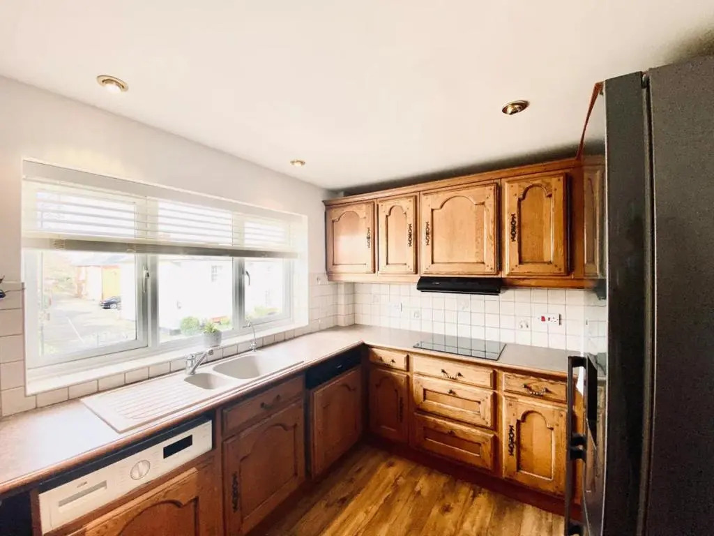 Stratford upon Avon: 2 bed town centre apartment, parking for one car