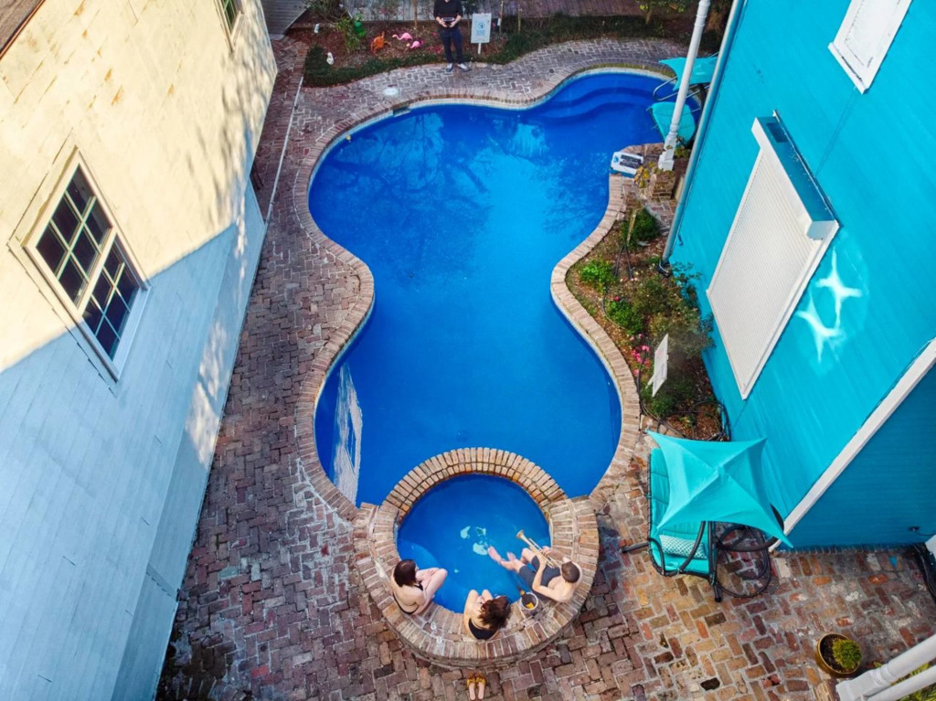 Best Location 5BR Next to French Quarter Book NOW!