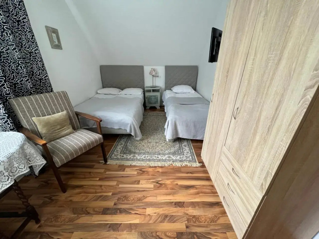 Topoliu 16 Guesthouse
