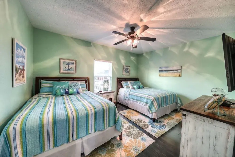 Coastal Cajun Getaway On The Beach! 3 Bedroom Home by Redawning