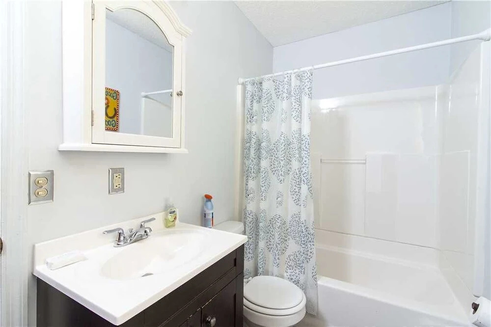 Artist Retreat, 2 Bedrooms, Summer Haven, 3 Houses to Beach, Sleeps 7