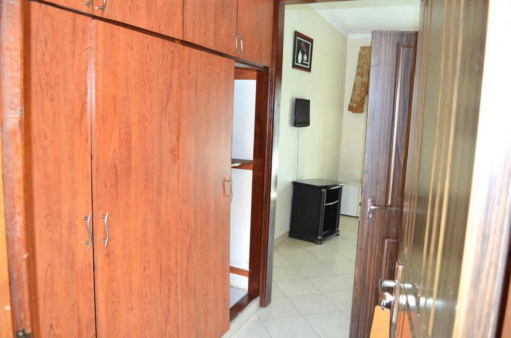 Victoria Travel Hotel