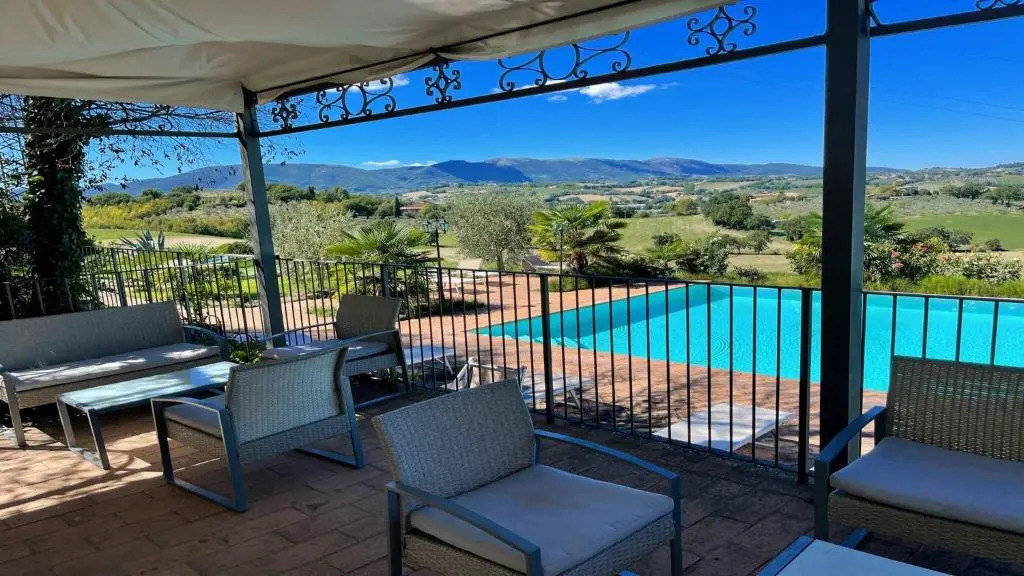 Spoleto Poolside Slps 20, one Hour to Rome, Fabulous Gardens, Bbq Area, Pool