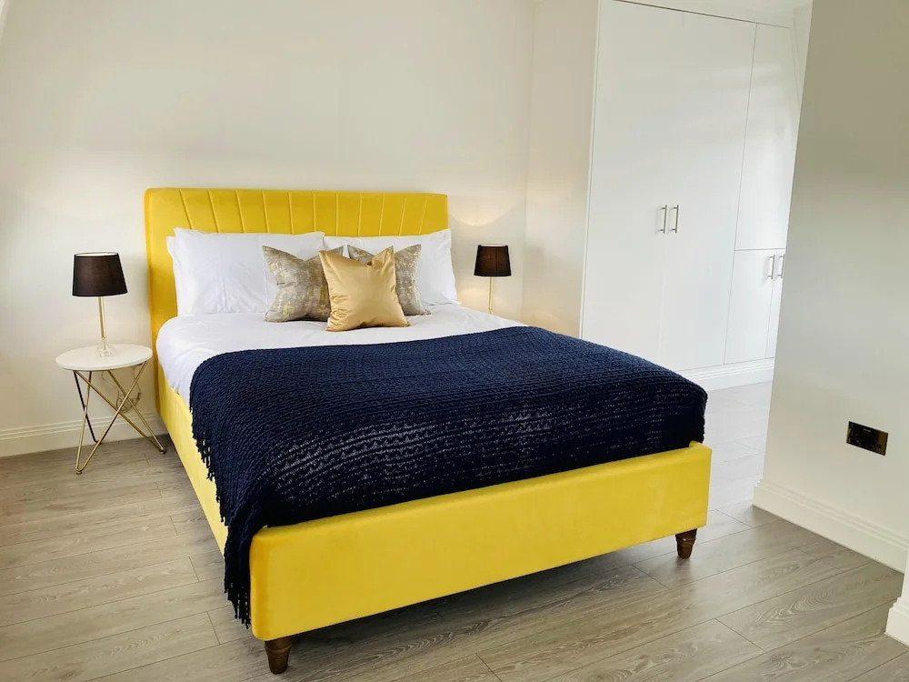 Contemporary 3-bed Apartment in Fulham, London