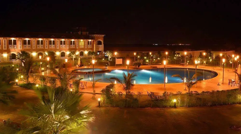 Boudl Half Moon Resort