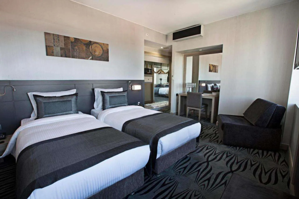 Akoni Hotel