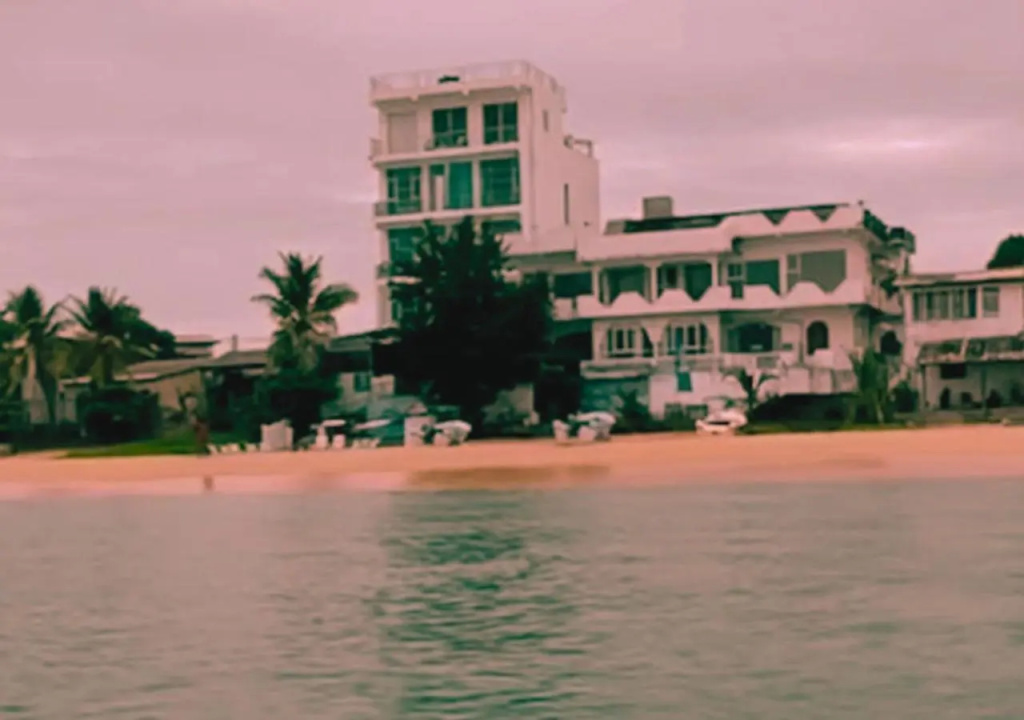 Trinco Beach by DSK