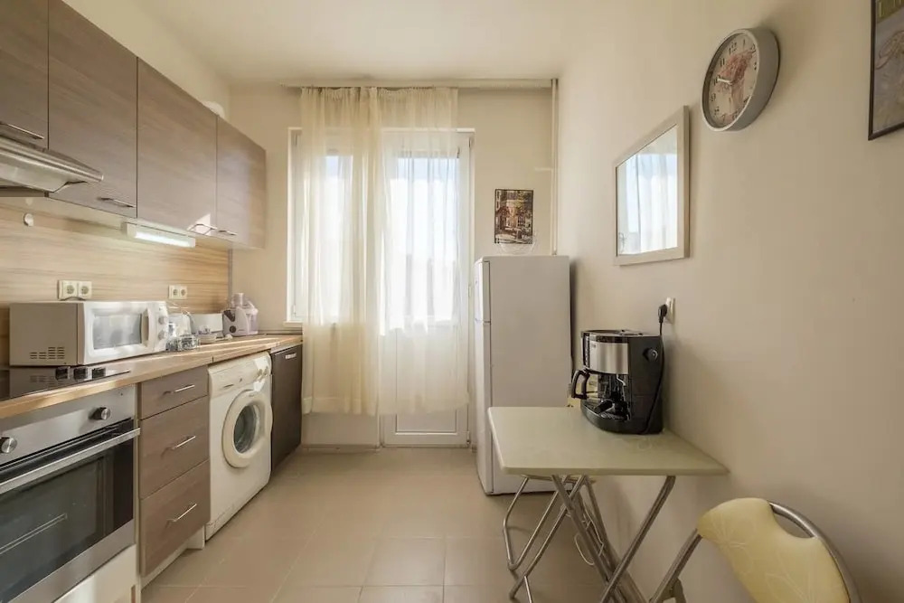 FM Deluxe 2-BDR Apartment with Terrace - Central City View