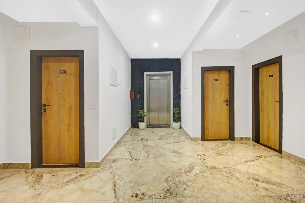 Super Townhouse OAK Hitec City Near Image Hospital