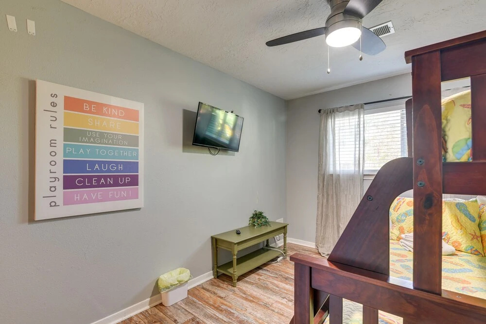 Central Seabrook Home: Pool ~ 2 Mi to Nasa Center!