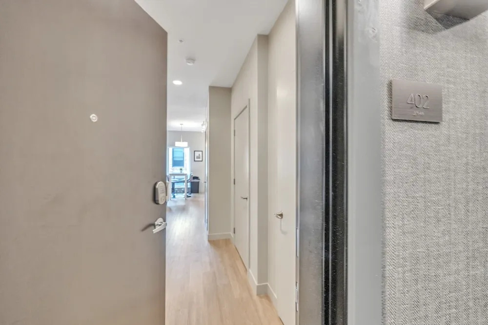Comfortable 1BD Vector Suite With 95 Walkscore