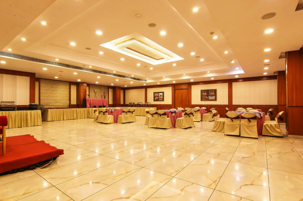 Townhouse OAK Hotel Edesia
