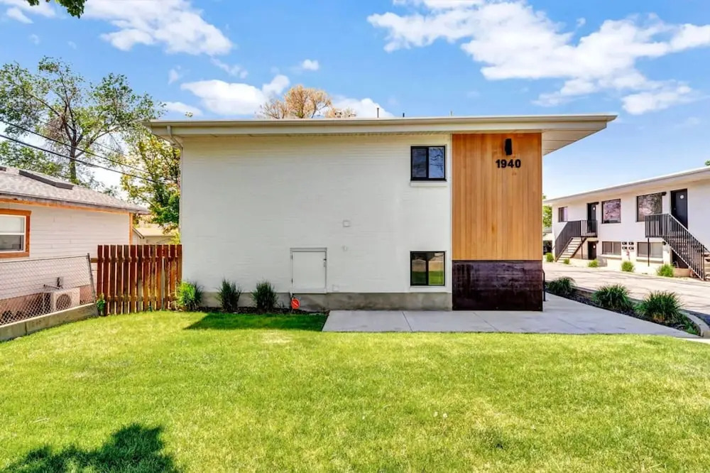 Cozy 2BR Apt w Parking Near Downtown SLC