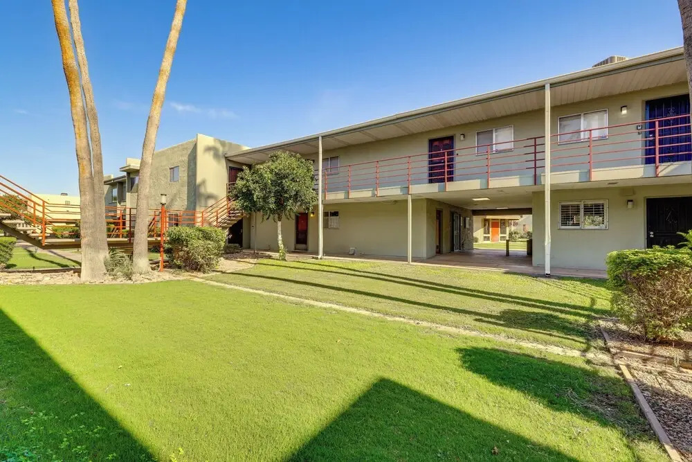 Unwind Poolside, Walk to Old Town! Scottsdale Unit