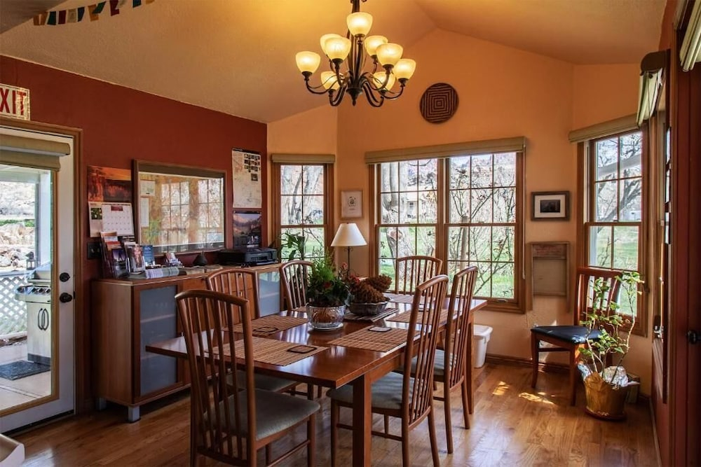 2 Cranes Inn - Zion