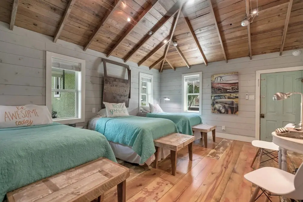 Gorgeous Home 2 Blks to Main St With Pool and Spa!